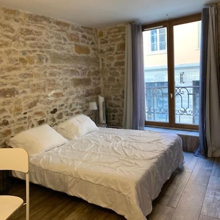 Studio With Exposed Stone Vieux Lyon Лион Екстериор снимка